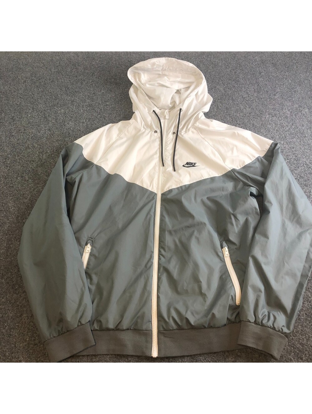Nike Windrunner Jacket Mens Medium Gray White Hooded Full Zip Windbreaker Gym
